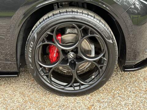 Alfa Romeo Stelvio 2.0T Veloce SUV 5dr Petrol Auto Q4 AWD Euro 6 (s/s) (280 ps) - U10003357