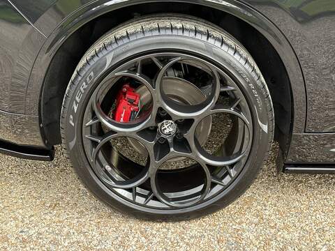 Alfa Romeo Stelvio 2.0T Veloce SUV 5dr Petrol Auto Q4 AWD Euro 6 (s/s) (280 ps) - U10003357