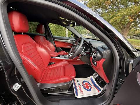 Alfa Romeo Stelvio 2.0T Veloce SUV 5dr Petrol Auto Q4 AWD Euro 6 (s/s) (280 ps) - U10003357