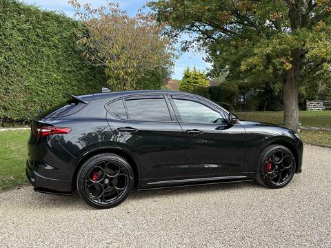 Alfa Romeo Stelvio 2.0T Veloce SUV 5dr Petrol Auto Q4 AWD Euro 6 (s/s) (280 ps) - U10003357