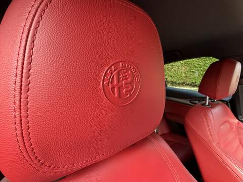 Alfa Romeo Stelvio 2.0T Veloce SUV 5dr Petrol Auto Q4 AWD Euro 6 (s/s) (280 ps) - U10003357