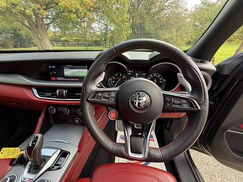 Alfa Romeo Stelvio 2.0T Veloce SUV 5dr Petrol Auto Q4 AWD Euro 6 (s/s) (280 ps) - U10003357