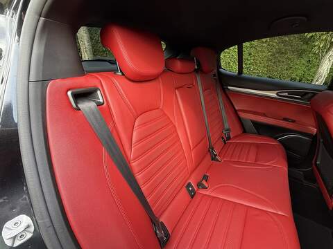 Alfa Romeo Stelvio 2.0T Veloce SUV 5dr Petrol Auto Q4 AWD Euro 6 (s/s) (280 ps) - U10003357