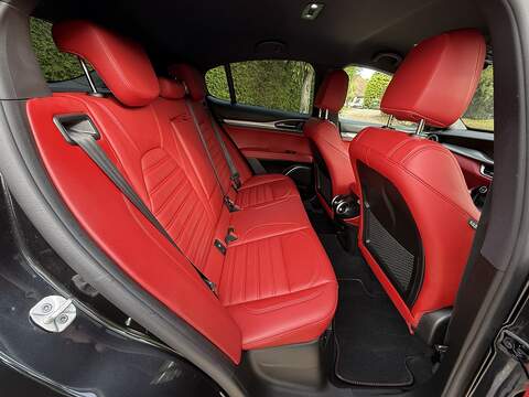 Alfa Romeo Stelvio 2.0T Veloce SUV 5dr Petrol Auto Q4 AWD Euro 6 (s/s) (280 ps) - U10003357