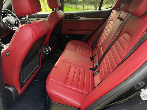 Alfa Romeo Stelvio 2.0T Veloce SUV 5dr Petrol Auto Q4 AWD Euro 6 (s/s) (280 ps) - U10003357