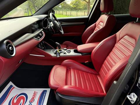 Alfa Romeo Stelvio 2.0T Veloce SUV 5dr Petrol Auto Q4 AWD Euro 6 (s/s) (280 ps) - U10003357