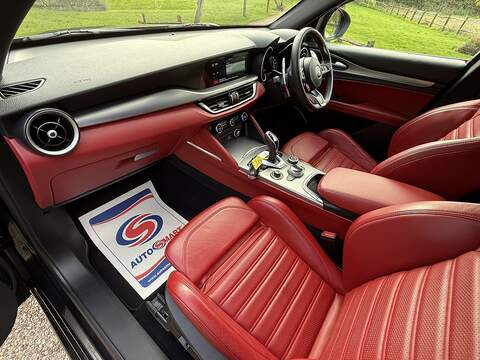 Alfa Romeo Stelvio 2.0T Veloce SUV 5dr Petrol Auto Q4 AWD Euro 6 (s/s) (280 ps) - U10003357