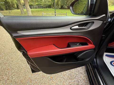 Alfa Romeo Stelvio 2.0T Veloce SUV 5dr Petrol Auto Q4 AWD Euro 6 (s/s) (280 ps) - U10003357