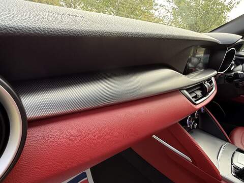 Alfa Romeo Stelvio 2.0T Veloce SUV 5dr Petrol Auto Q4 AWD Euro 6 (s/s) (280 ps) - U10003357