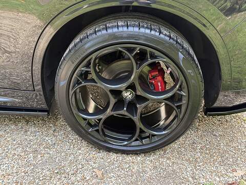 Alfa Romeo Stelvio 2.0T Veloce SUV 5dr Petrol Auto Q4 AWD Euro 6 (s/s) (280 ps) - U10003357