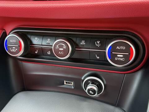 Alfa Romeo Stelvio 2.0T Veloce SUV 5dr Petrol Auto Q4 AWD Euro 6 (s/s) (280 ps) - U10003357