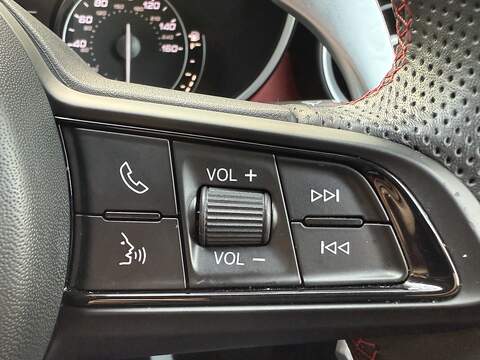 Alfa Romeo Stelvio 2.0T Veloce SUV 5dr Petrol Auto Q4 AWD Euro 6 (s/s) (280 ps) - U10003357