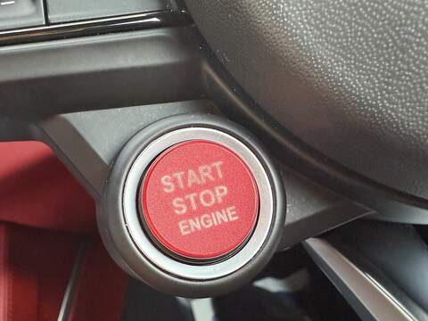 Alfa Romeo Stelvio 2.0T Veloce SUV 5dr Petrol Auto Q4 AWD Euro 6 (s/s) (280 ps) - U10003357