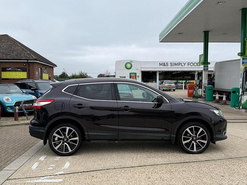 Nissan Qashqai 1.6 dCi Tekna SUV 5dr Diesel Manual 2WD Euro 5 (s/s) (130 ps) - U10003360