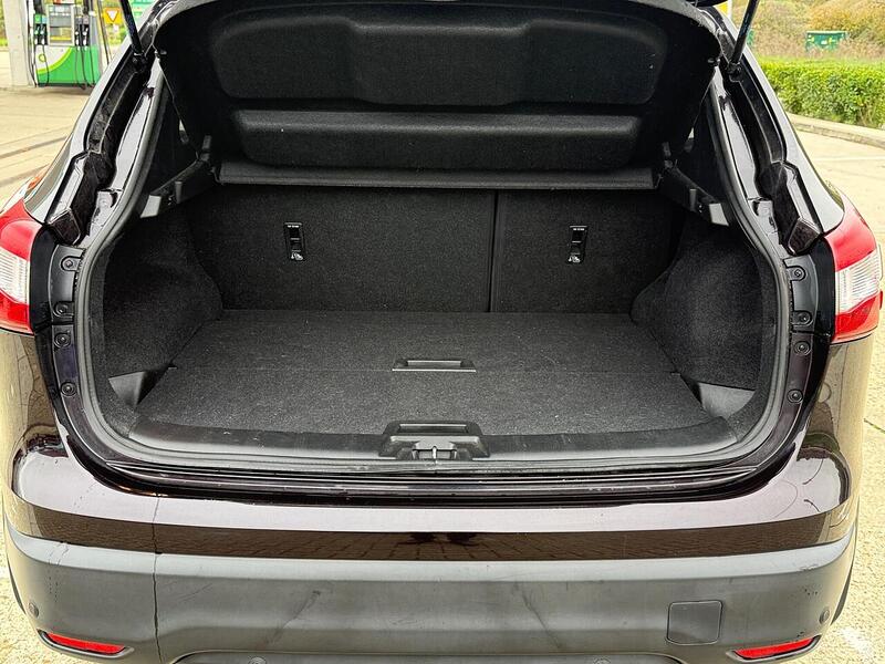 Nissan Qashqai 1.6 dCi Tekna SUV 5dr Diesel Manual 2WD Euro 5 (s/s) (130 ps) - U10003360