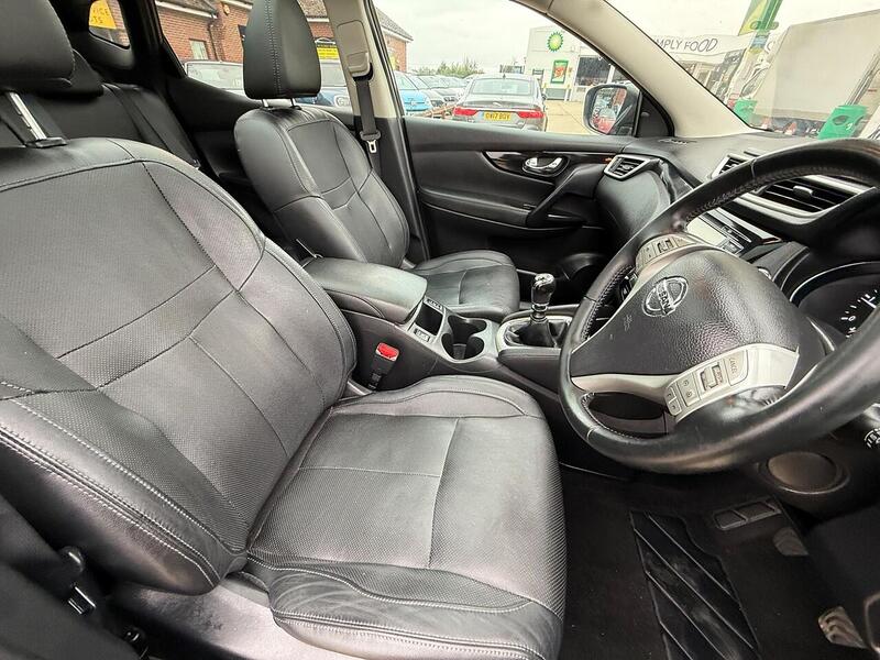 Nissan Qashqai 1.6 dCi Tekna SUV 5dr Diesel Manual 2WD Euro 5 (s/s) (130 ps) - U10003360