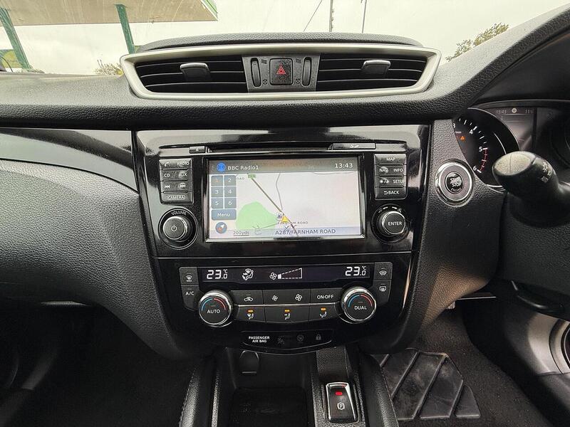 Nissan Qashqai 1.6 dCi Tekna SUV 5dr Diesel Manual 2WD Euro 5 (s/s) (130 ps) - U10003360