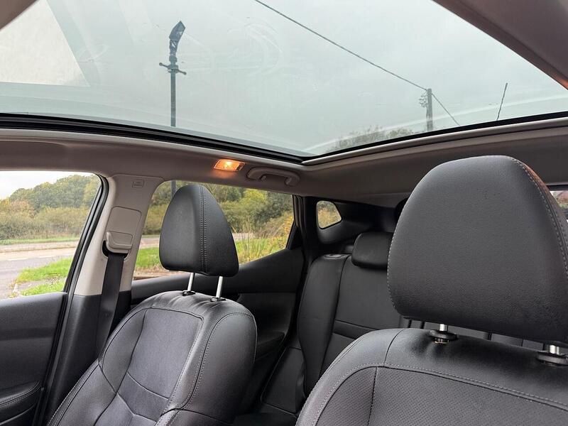 Nissan Qashqai 1.6 dCi Tekna SUV 5dr Diesel Manual 2WD Euro 5 (s/s) (130 ps) - U10003360