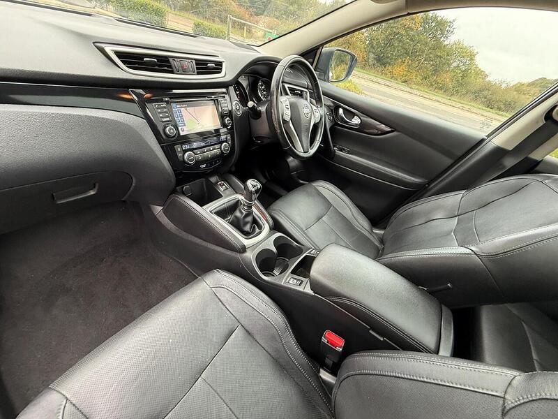Nissan Qashqai 1.6 dCi Tekna SUV 5dr Diesel Manual 2WD Euro 5 (s/s) (130 ps) - U10003360