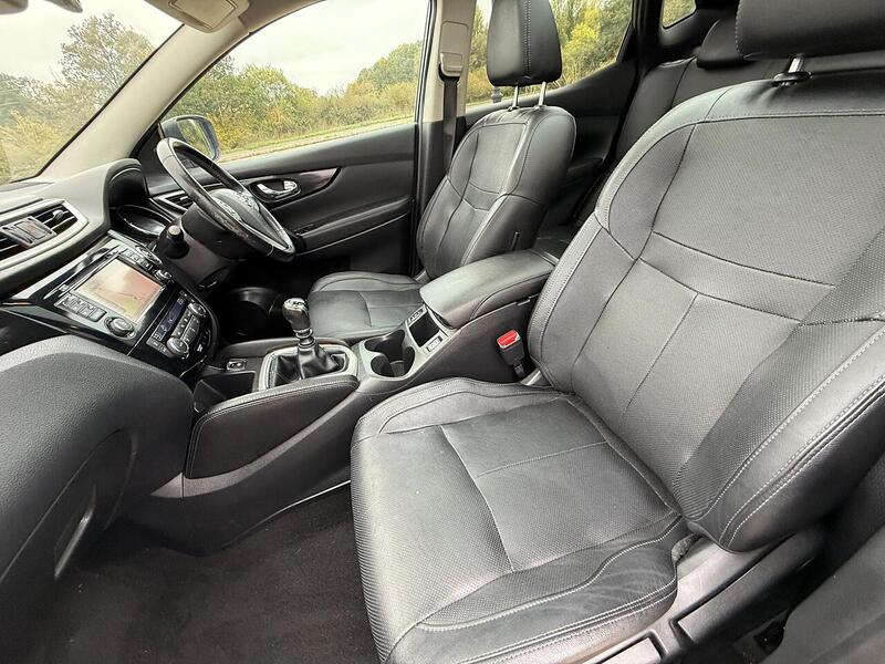 Nissan Qashqai 1.6 dCi Tekna SUV 5dr Diesel Manual 2WD Euro 5 (s/s) (130 ps) - U10003360