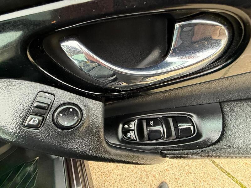 Nissan Qashqai 1.6 dCi Tekna SUV 5dr Diesel Manual 2WD Euro 5 (s/s) (130 ps) - U10003360