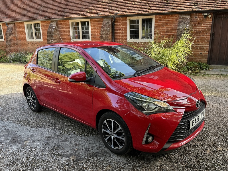 Toyota Yaris 1.5 VVT-i Icon Tech Euro 6 5dr - U10003366