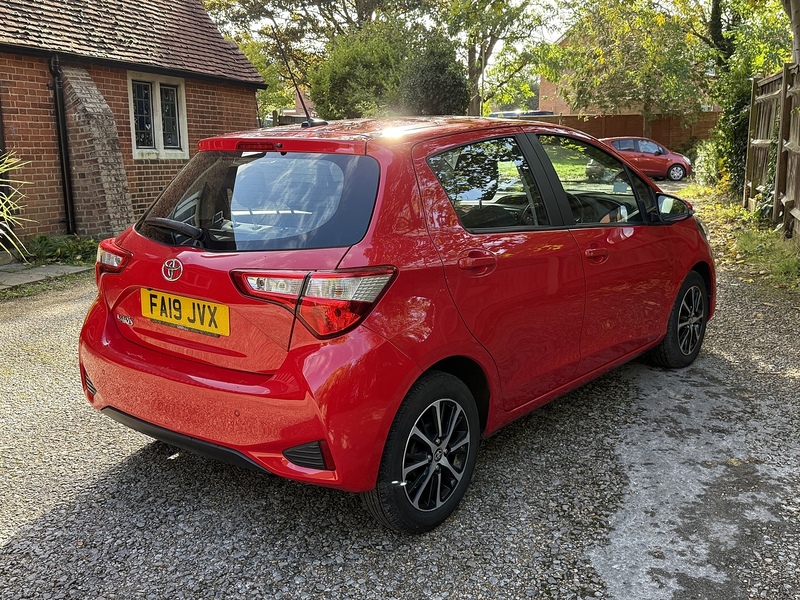 Toyota Yaris 1.5 VVT-i Icon Tech Euro 6 5dr - U10003366