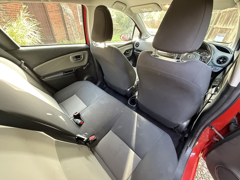 Toyota Yaris 1.5 VVT-i Icon Tech Euro 6 5dr - U10003366