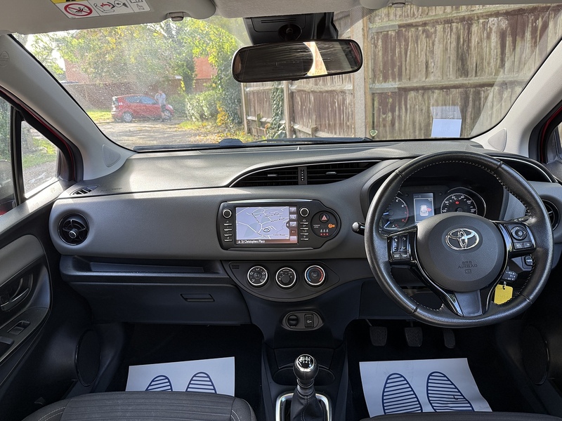 Toyota Yaris 1.5 VVT-i Icon Tech Euro 6 5dr - U10003366