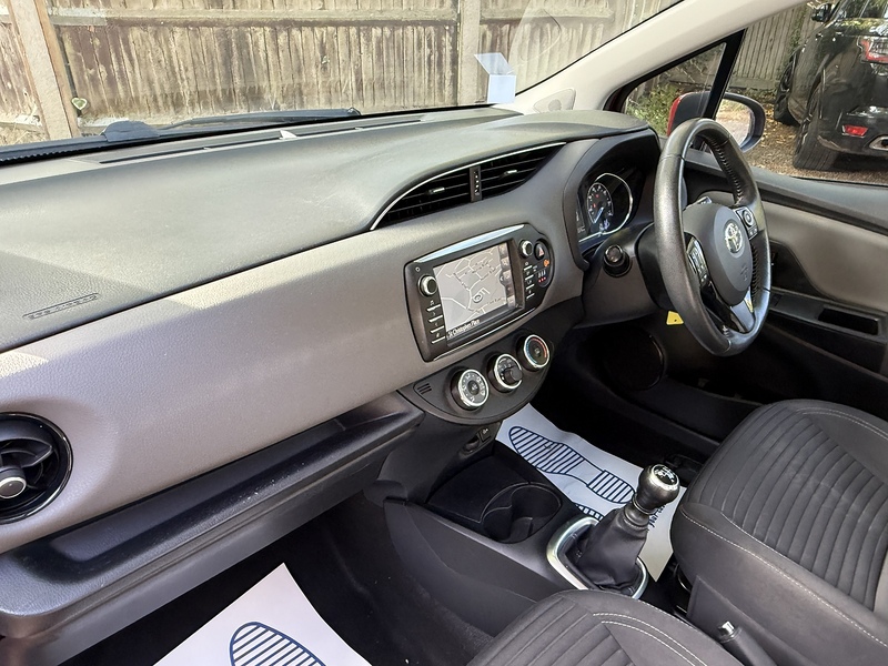 Toyota Yaris 1.5 VVT-i Icon Tech Euro 6 5dr - U10003366