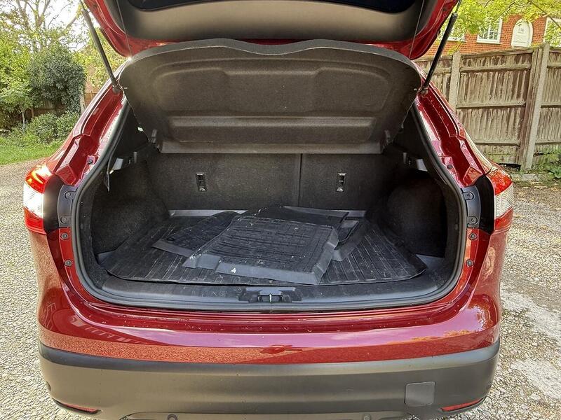 Nissan Qashqai dCi Tekna SUV 1.5 Manual Diesel - U10003370