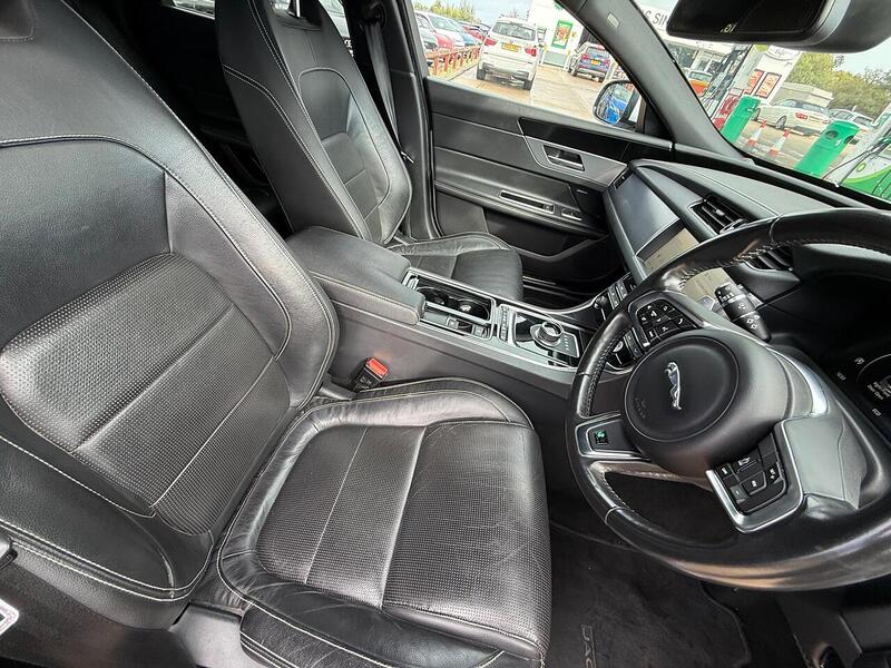 Jaguar XF 2.0d R-Sport Sportbrake Auto Euro 6 (s/s) 5dr - U10003371