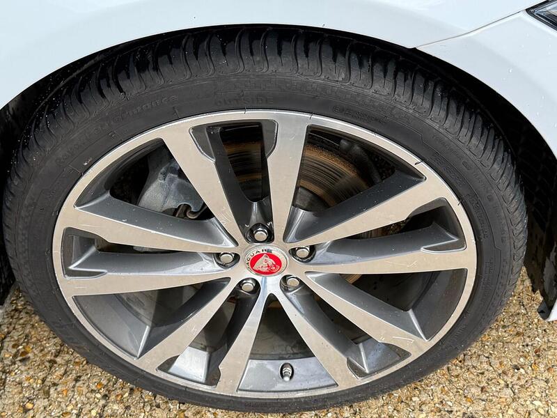 Jaguar XF 2.0d R-Sport Sportbrake Auto Euro 6 (s/s) 5dr - U10003371