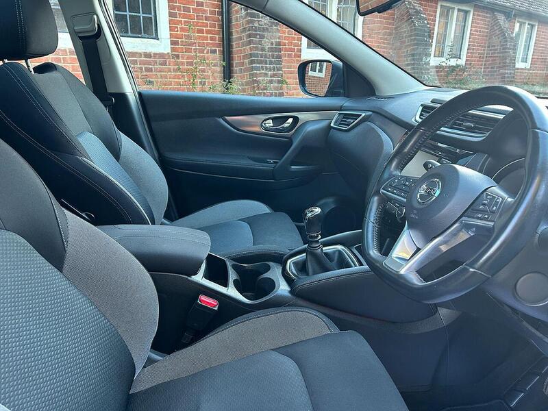 Nissan Qashqai 1.2 DIG-T N-Connecta SUV 5dr Petrol Manual Euro 6 (s/s) (115 ps) - U10003380