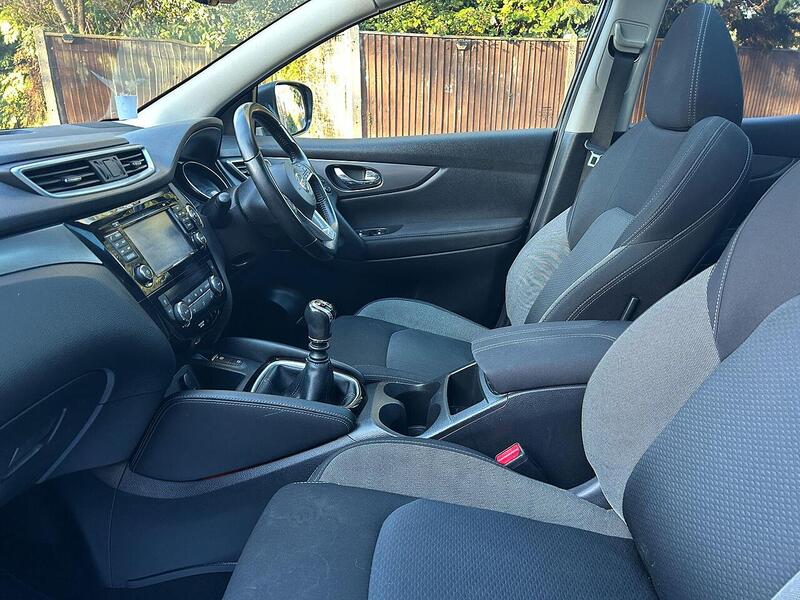 Nissan Qashqai 1.2 DIG-T N-Connecta SUV 5dr Petrol Manual Euro 6 (s/s) (115 ps) - U10003380