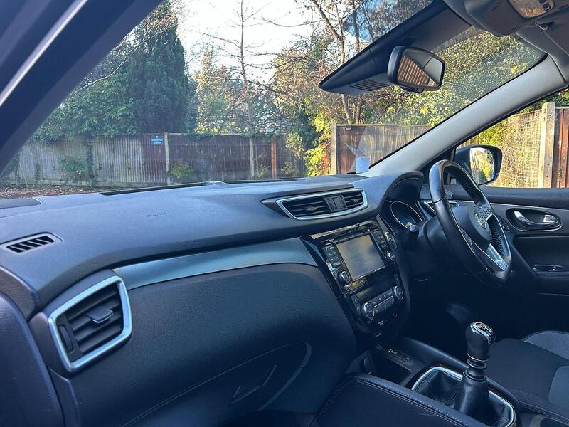 Nissan Qashqai 1.2 DIG-T N-Connecta SUV 5dr Petrol Manual Euro 6 (s/s) (115 ps) - U10003380