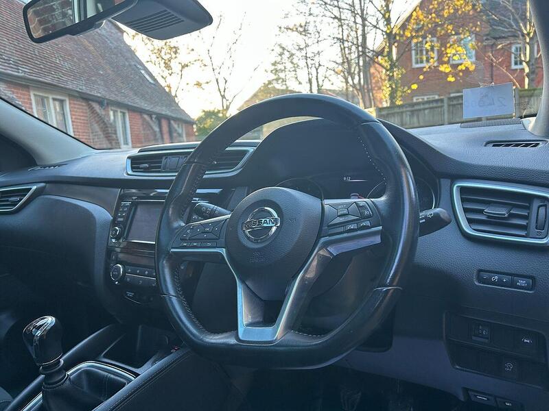Nissan Qashqai 1.2 DIG-T N-Connecta SUV 5dr Petrol Manual Euro 6 (s/s) (115 ps) - U10003380
