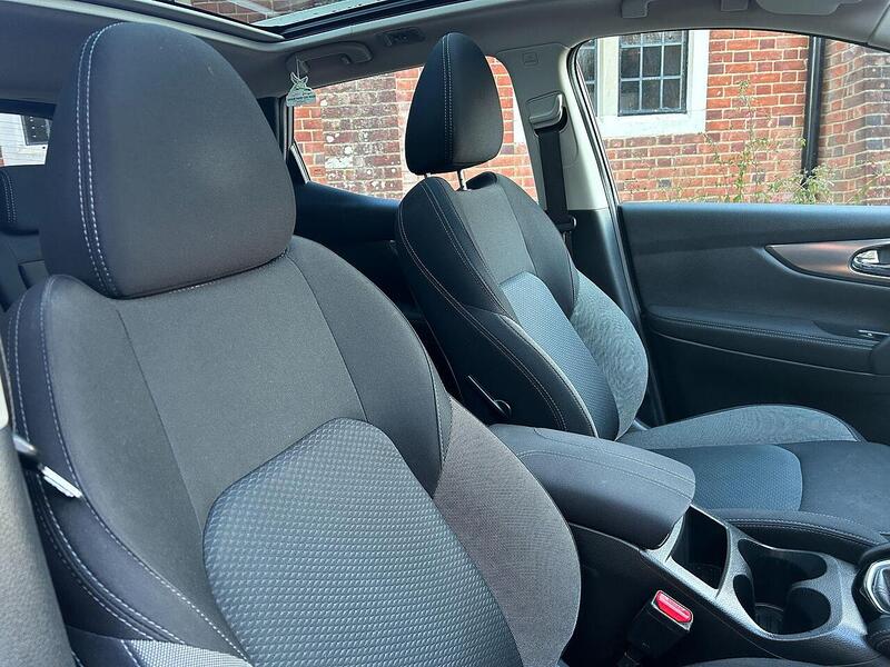 Nissan Qashqai 1.2 DIG-T N-Connecta SUV 5dr Petrol Manual Euro 6 (s/s) (115 ps) - U10003380