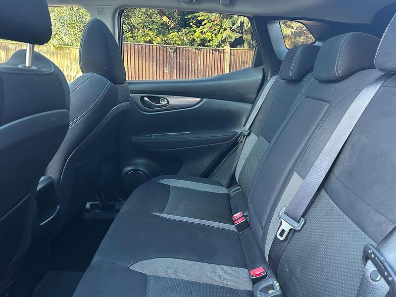Nissan Qashqai 1.2 DIG-T N-Connecta SUV 5dr Petrol Manual Euro 6 (s/s) (115 ps) - U10003380