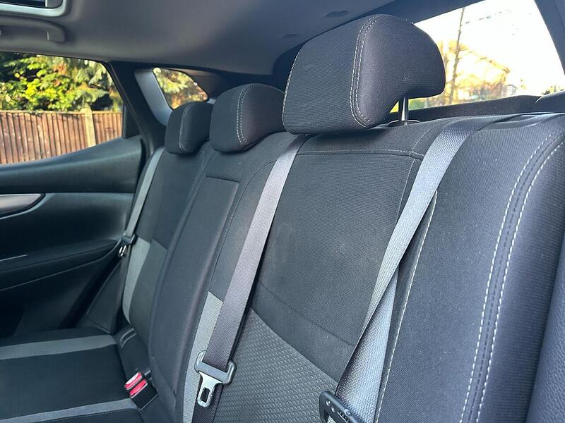 Nissan Qashqai 1.2 DIG-T N-Connecta SUV 5dr Petrol Manual Euro 6 (s/s) (115 ps) - U10003380