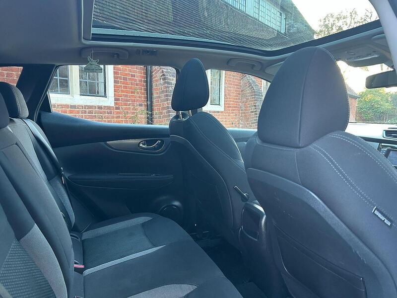 Nissan Qashqai 1.2 DIG-T N-Connecta SUV 5dr Petrol Manual Euro 6 (s/s) (115 ps) - U10003380