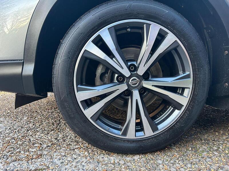 Nissan Qashqai 1.2 DIG-T N-Connecta SUV 5dr Petrol Manual Euro 6 (s/s) (115 ps) - U10003380