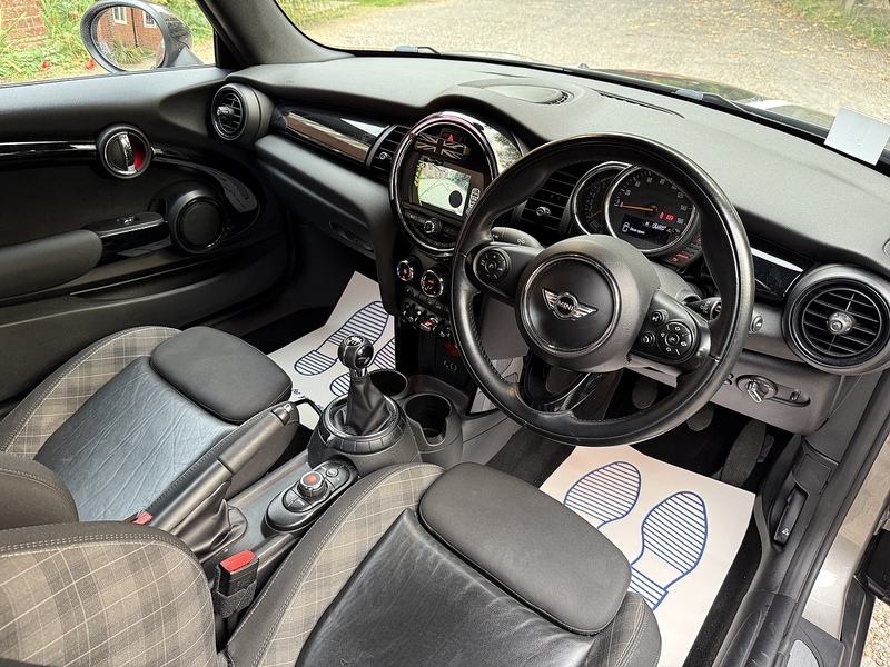 MINI Convertible 2.0 Cooper S Convertible 2dr Petrol Manual Euro 6 (s/s) (192 ps) - U10003381