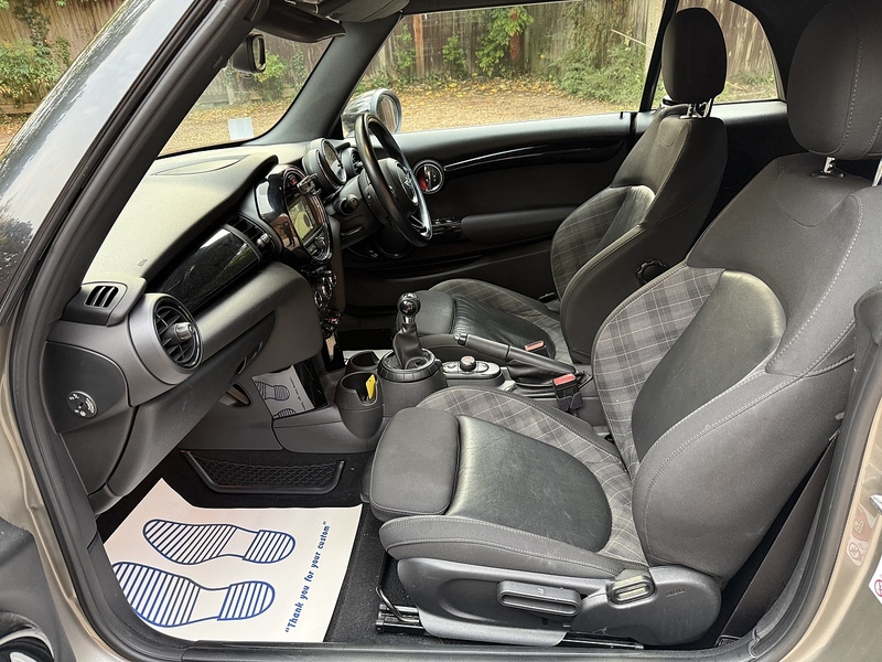 MINI Convertible 2.0 Cooper S Convertible 2dr Petrol Manual Euro 6 (s/s) (192 ps) - U10003381