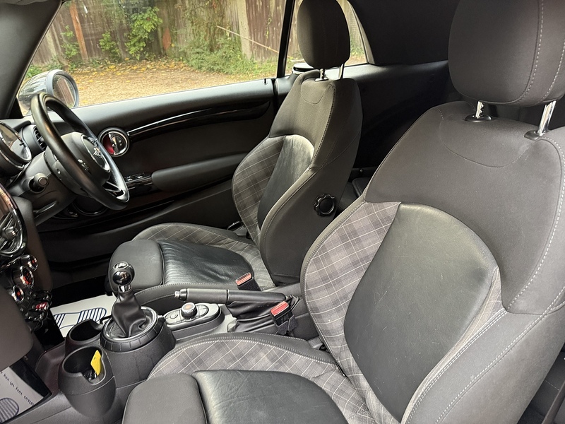 MINI Convertible 2.0 Cooper S Convertible 2dr Petrol Manual Euro 6 (s/s) (192 ps) - U10003381