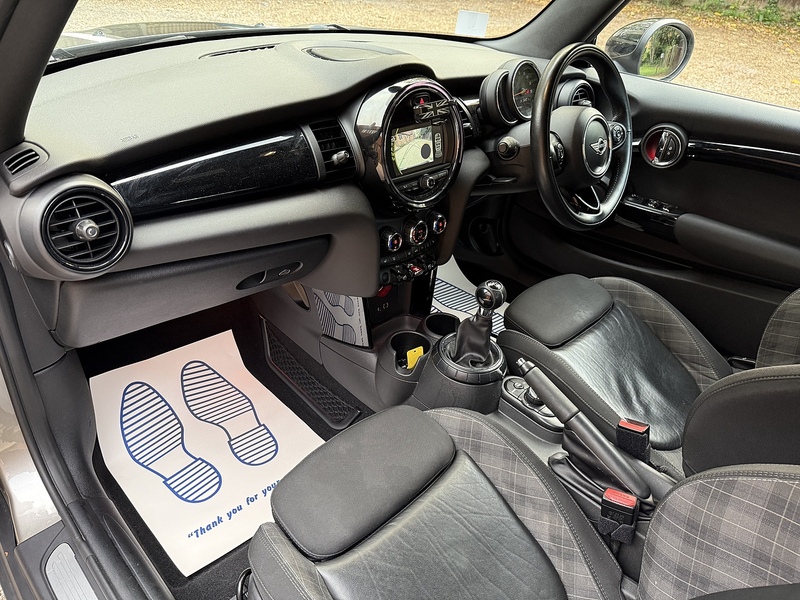 MINI Convertible 2.0 Cooper S Convertible 2dr Petrol Manual Euro 6 (s/s) (192 ps) - U10003381