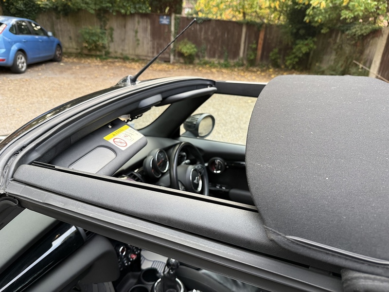 MINI Convertible 2.0 Cooper S Convertible 2dr Petrol Manual Euro 6 (s/s) (192 ps) - U10003381