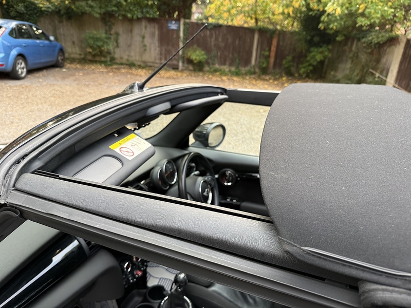 MINI Convertible 2.0 Cooper S Convertible 2dr Petrol Manual Euro 6 (s/s) (192 ps) - U10003381