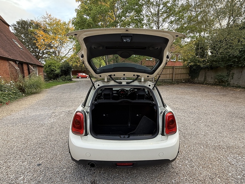 MINI Hatch 1.5 Cooper Hatchback 3dr Petrol Manual Euro 6 (s/s) (136 ps) - U10003384