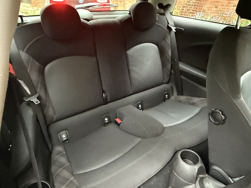 MINI Hatch 1.5 Cooper Seven Hatchback 3dr Petrol Manual Euro 6 (s/s) (136 ps) - U10003386